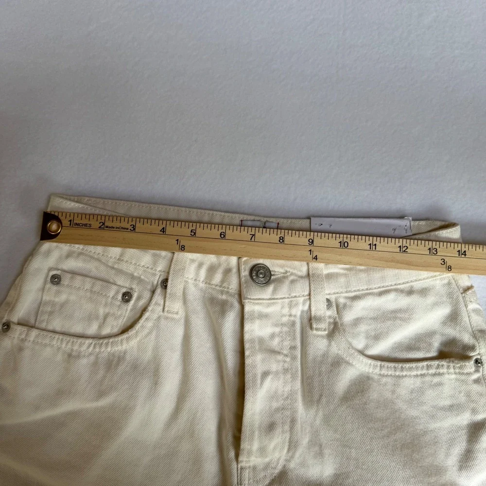 BDG Urban Outfitters 90s Long Inseam Short Cream Denim Womens Size 29 NWT